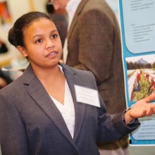 Prisca-Ratsimbazafy-17-presents-her-team’s-project-on-soil-quality-of-local-organic-vs.-industrial-farming.--220x220