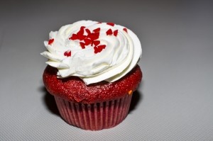 red-velvet-cupcake-1438194-m
