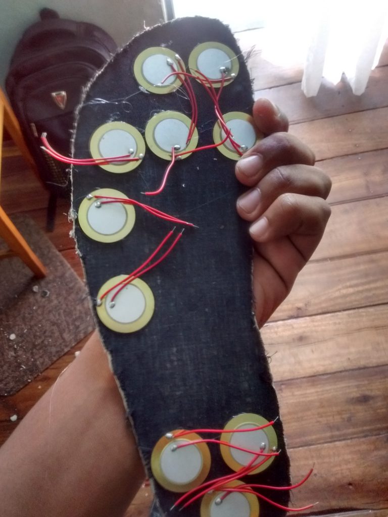 Piezoelectric shoes generator