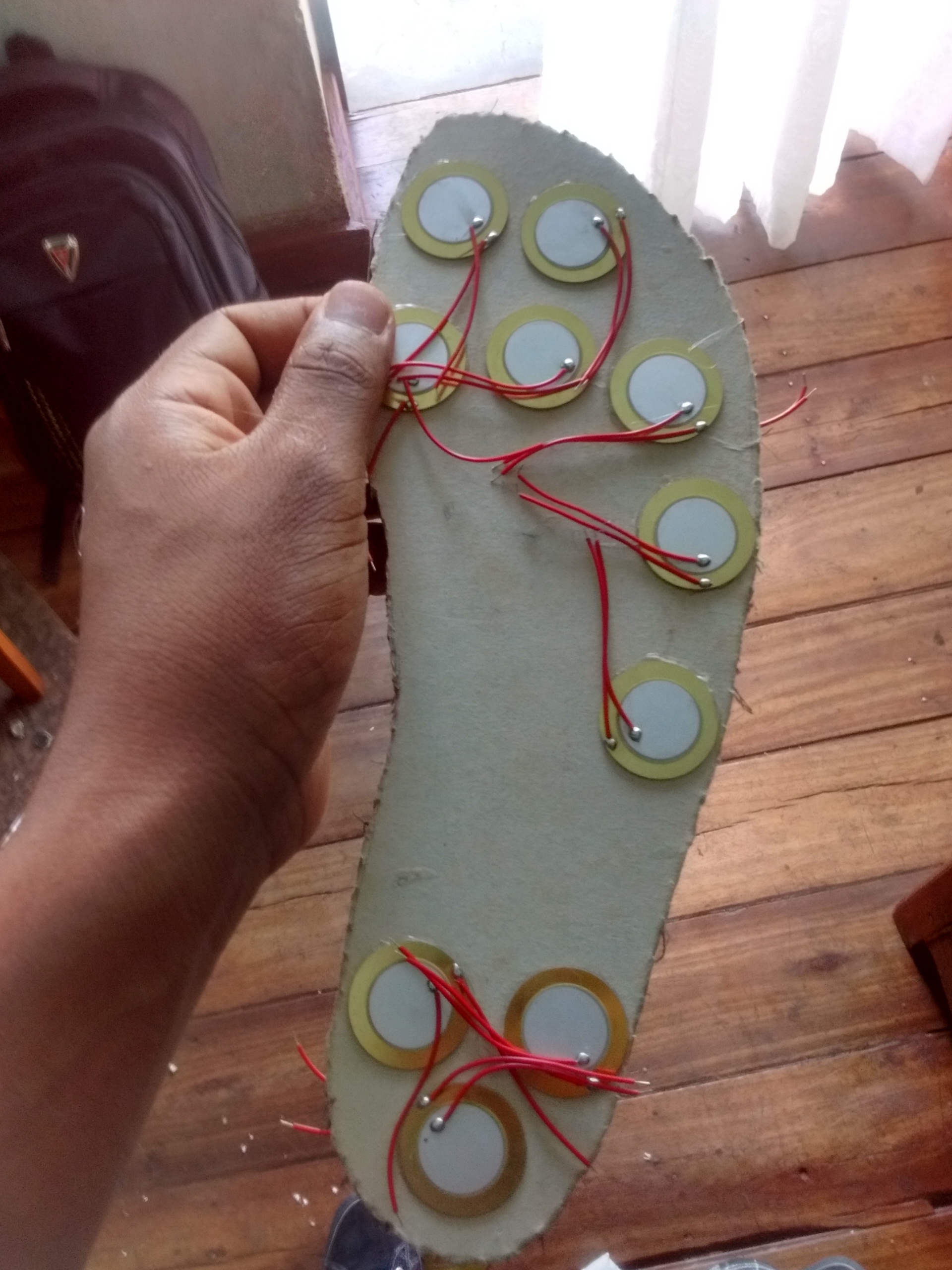 Piezoelectric shoes generator